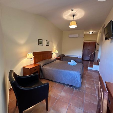 Hostal Centre Del Montsec Llimiana Exterior foto